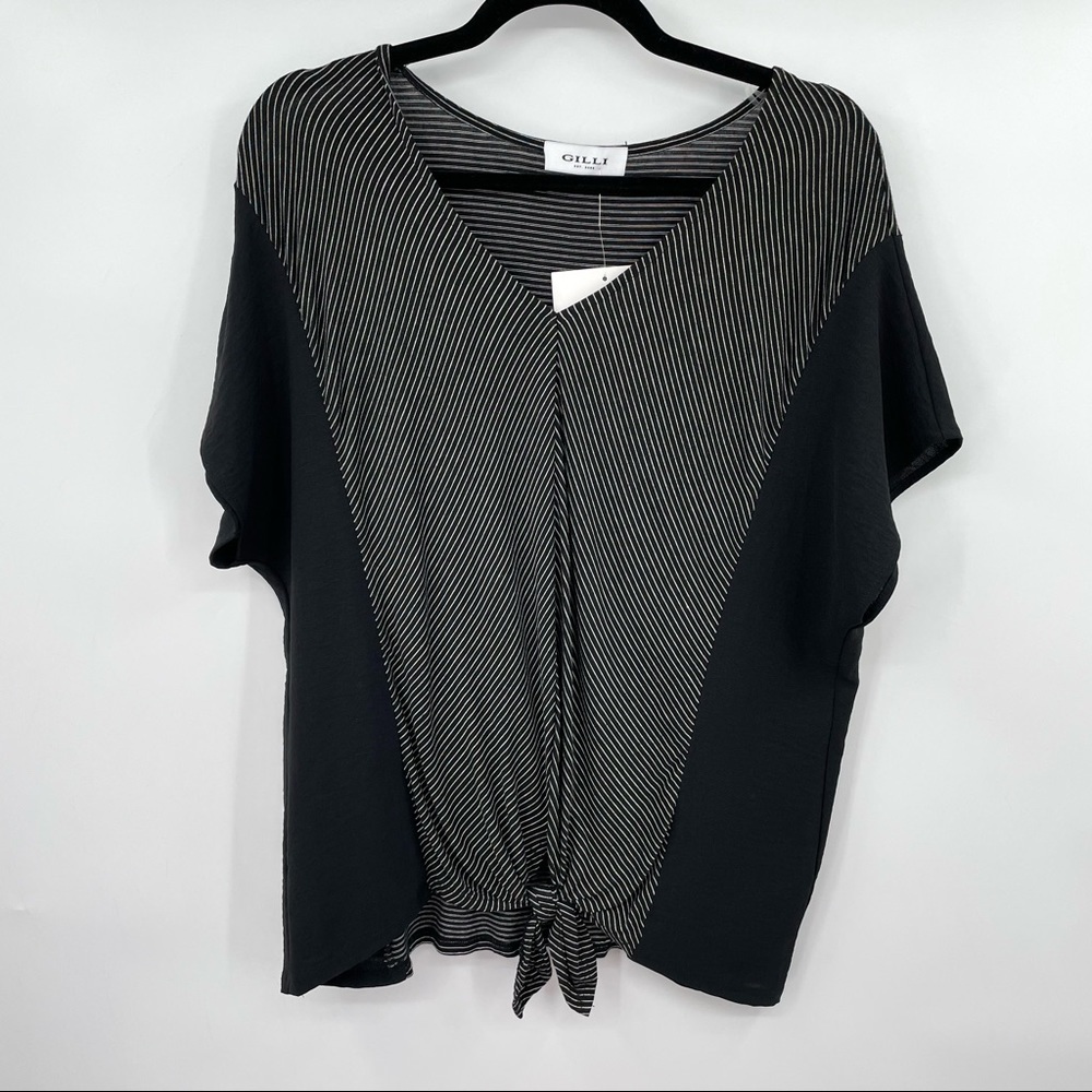NEW! Gilli Black Knit Top